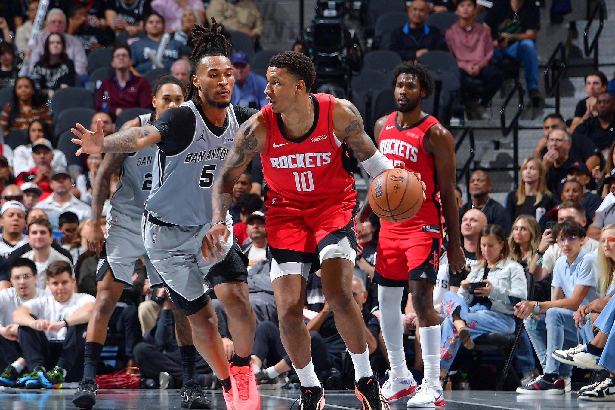 前曼城球员缺席儿子圣诞汇演赴F1，前女友社媒怒斥：烂人（前曼城球星为看F1缺席儿子圣诞演出，遭前任社媒痛斥：烂人）