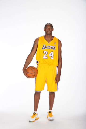 吉尔摩社媒晒照：手术成功，康复之路开始（吉尔摩社媒发照：手术顺利，开启康复征程）