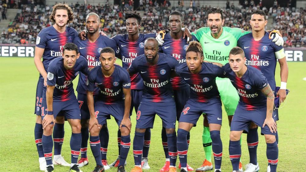 国足友谊赛战胜韩国展现新阵容（国足在友谊赛中击败韩国，新阵容亮相）