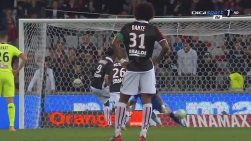 TA：利物浦球迷拒为种族歧视认罪，涉嫌英超首轮骂塞梅尼奥（TA：被指英超首轮对塞梅尼奥实施种族辱骂，利物浦球迷拒绝认罪）