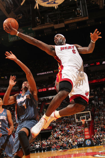 利物浦欧冠小组赛关键战平切尔西（欧冠小组赛重头戏：利物浦与切尔西战成平局）