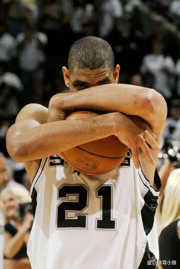 球队取胜后送亚泰降级，海牛球迷在退场时高喊“亚泰降级啦”（海牛赢球送亚泰降级，球迷退场齐喊“亚泰降级啦”）