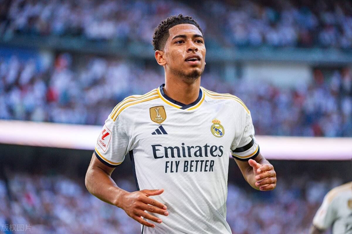 11打10！0-1到1-1 英超巅峰对决：13.1亿豪门3轮2平+17场不败（英超巅峰战以多打少：0-1落后扳成1-1，13.1亿豪门近3轮2平、17场不败）