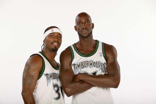 27分！弗拉格创造了独行侠队史新秀圣诞大战得分纪录（砍下27分，弗拉格刷新独行侠新秀圣诞大战单场得分纪录）