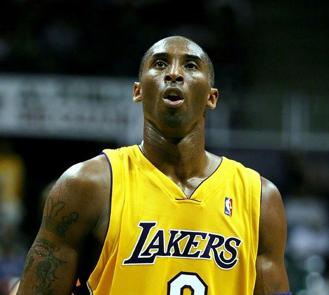 暖心！威廉二世通过出售袜子，邀请超350名孤独青少年现场观赛（暖心之举：威廉二世卖袜筹资邀350多名孤独青少年现场观赛）