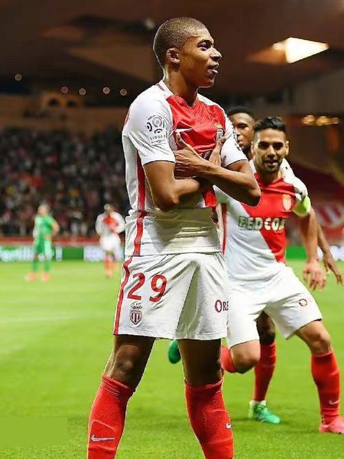 谌贻琴出席国家足球青训中心揭牌仪式（谌贻琴到场见证国家足球青训中心揭牌）