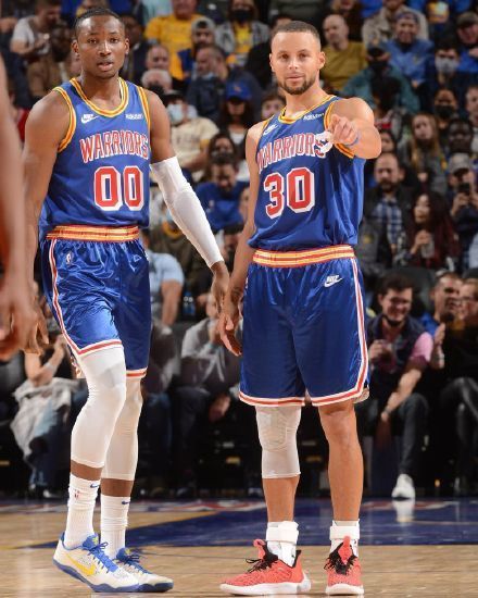 约基奇本赛季至今场均28.9分12板10.9助 篮板助攻均全联盟第一（约基奇本季至今场均28.9分、12篮板、10.9助攻，篮板助攻双料联盟第一）