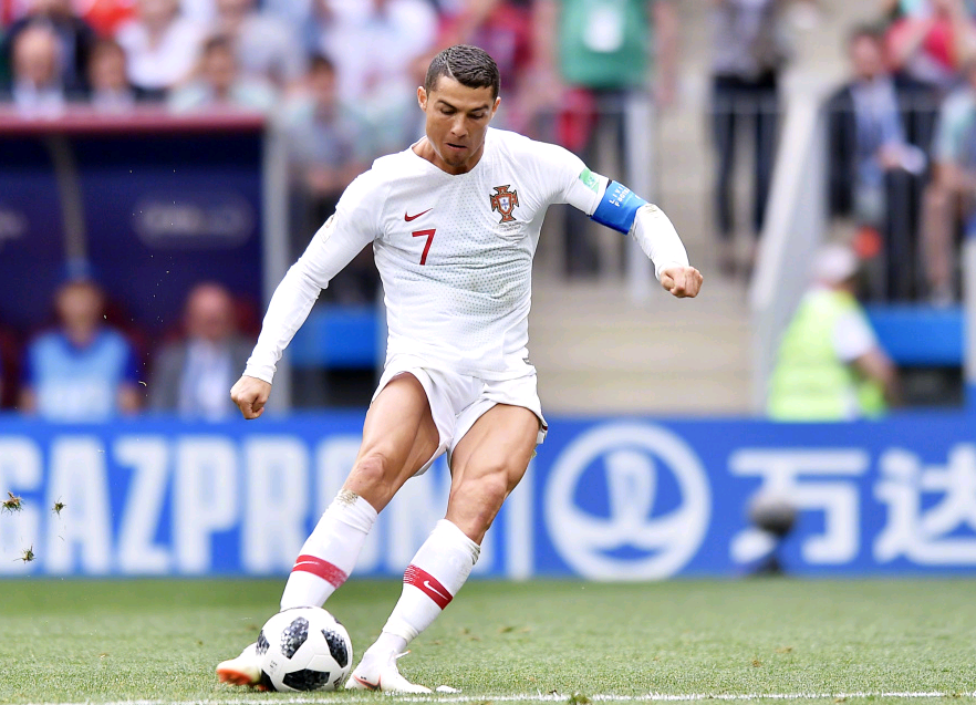 足球中超两场比赛因大雾暂停（受大雾影响，中超两场比赛暂时中止）