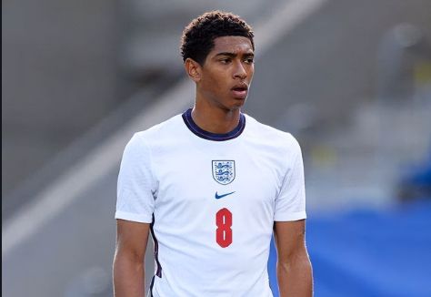 弗拉门戈1-0击败塞阿拉，提前一轮夺得巴西甲联赛冠军（弗拉门戈1比0力克塞阿拉，提前一轮加冕巴甲冠军）