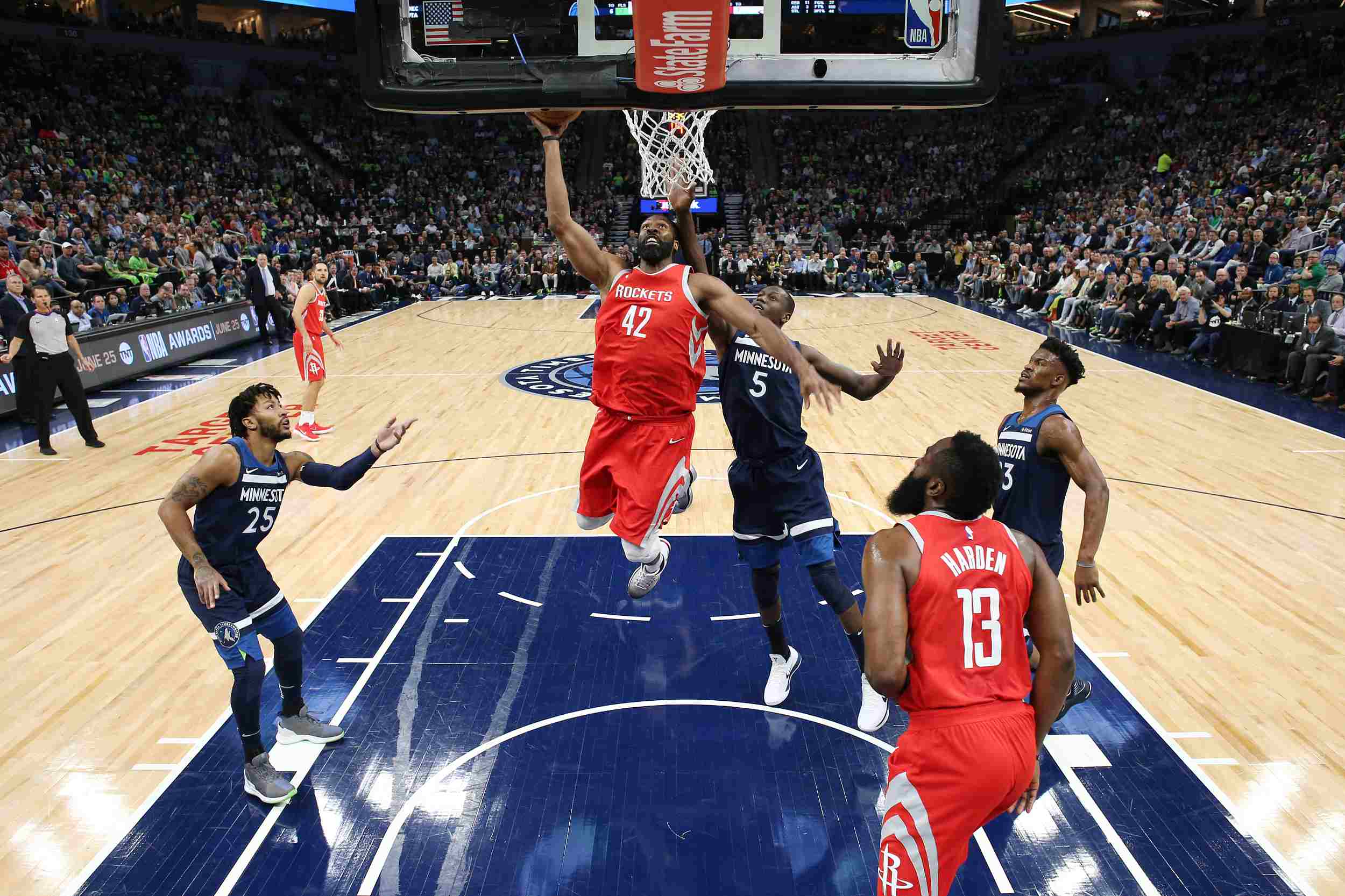 意媒：尤文想签下一名组织型中场，正关注埃尔切的门多萨（意媒称尤文寻觅组织型中场，已将目标锁定埃尔切的门多萨）