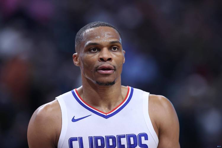 足坛年终大战海选倒计时5小时！姆巴佩稳居榜首，托纳利升至31（足坛年终评选仅剩5小时：姆巴佩继续领跑，托纳利升至第31位）