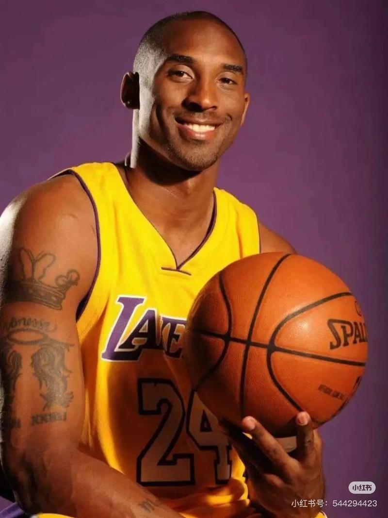 曼联将以1亿英镑的价格击败曼城，前锋签约已成定局，巴塞罗那的挖角行动也变得“认真”起来。（曼联拟砸1亿英镑压过曼城，前锋签约基本敲定，巴萨也认真投入争夺）