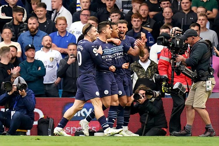 拉卡泽特回到酋长球场，观看并解说枪手对阵拜仁的比赛（拉卡泽特重返酋长，现场观战并解说阿森纳对阵拜仁）