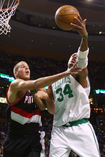 12月23日CBA看点：广东德比再度上演，浙江&上海狭路相逢（12月23日CBA看点：广东德比再燃战火，浙江与上海正面交锋）