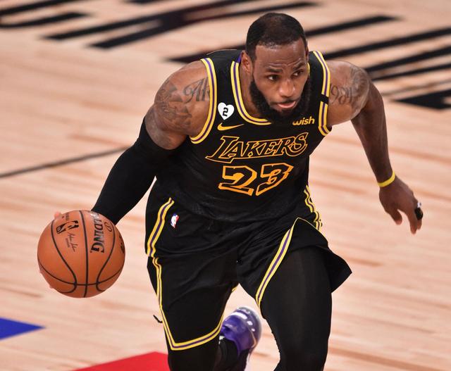 布朗：希望大家继续把布伦森放在MVP讨论之中，他完全值得（布朗：请持续将布伦森列入MVP讨论，他当之无愧）