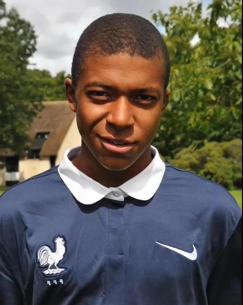 带队6战4胜重回积分榜榜首，穆斯卡特当选中超9／10月最佳教练（穆斯卡特率队6战4胜再登榜首，荣膺中超9／10月最佳教练）