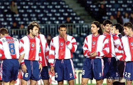 斯基拉：哈托今天与切尔西签约至2032年，并附带1年续约选项（斯基拉：哈托今日与切尔西签约至2032年，合同含1年延长选项）