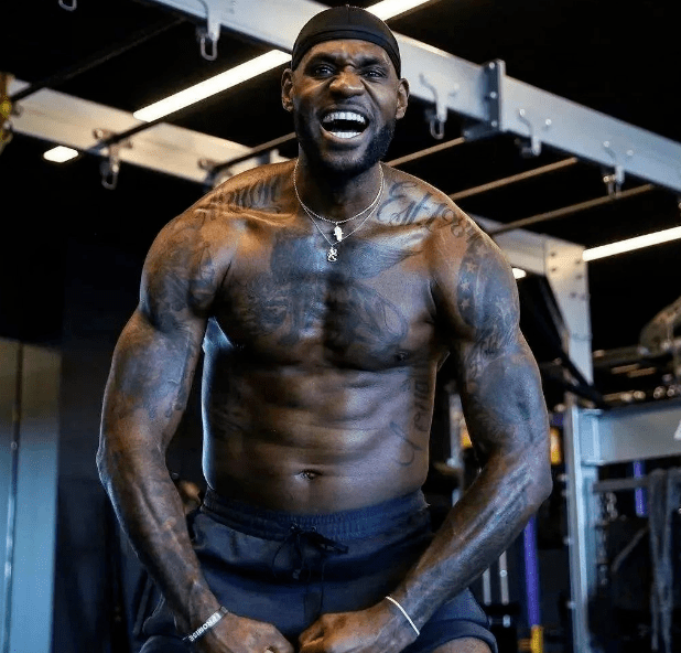 库里迎第12次圣诞大战：心怀敬畏，享受与胜利相遇的节日（库里第12次圣诞大战：怀敬畏，在节日里与胜利相逢）