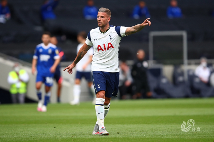 比利亚雷亚尔中场新星崛起：未来的丹尼·帕雷霍和托马斯·帕特（比利亚雷亚尔中场新秀崛起：有望接班帕雷霍与托马斯·帕尔特伊）