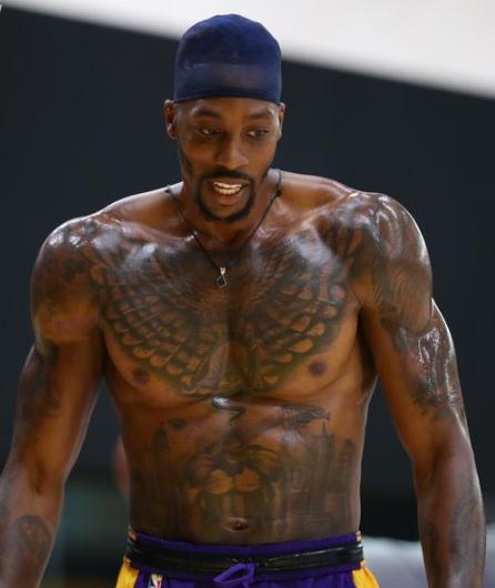 卡什：莱万就该当波兰队长，普罗别日撤他袖标真的很奇怪（卡什：莱万理应担任波兰队长，普罗别日撤下其袖标令人费解）