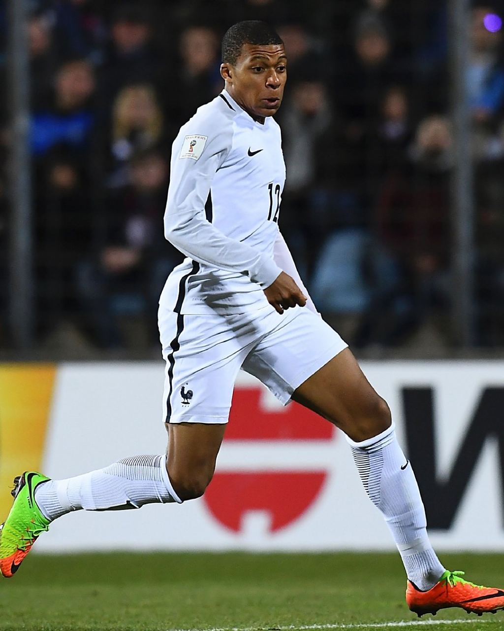 队报评法甲第14轮最佳阵：托万助朗斯登顶领衔，巴黎无人入选（《队报》评选法甲第14轮最佳阵容：托万领衔助朗斯登顶，巴黎无一人上榜）